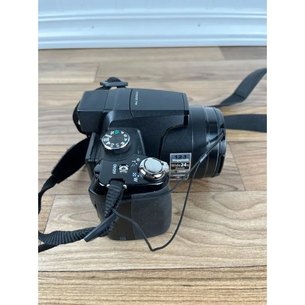 Nikon COOLPIX P90 12.1 MP Digital Camera (Tested) No Charger